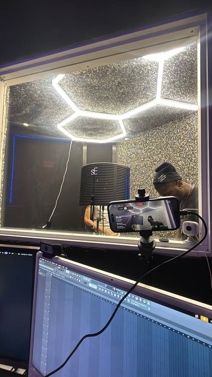 Booth window with the session on screen