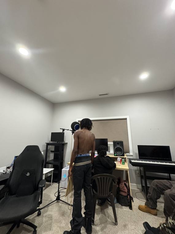 Artist at the mic in the house room