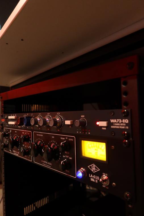 WA73-EQ preamp and Universal Audio LA-610 Mk II in the rack